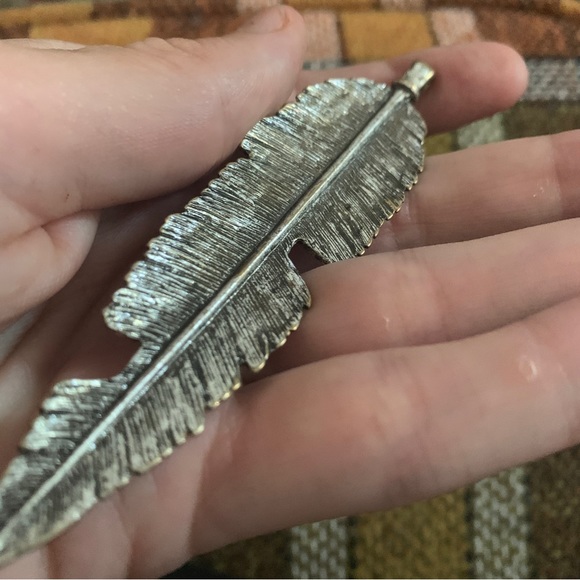 Large silvery feather boho statement necklace pendant or keychain- Lucky brand - Picture 2 of 6